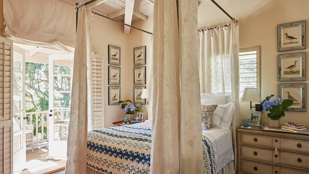 Cách bố trí giường to cho phòng ngủ nhỏ